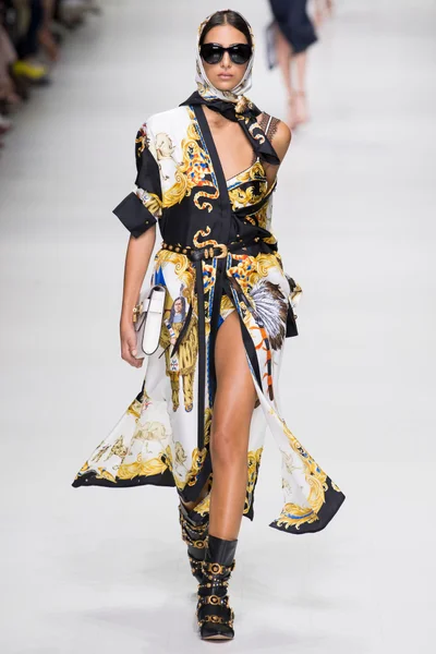 Look 19